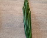 Une image de l'étape 2 de Pesto maison aux fanes d'oignons nouveaux.