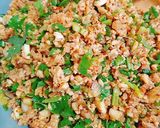 รูปขั้นตอนการทำที่ 2 ของ ลาบสะโพกไก่ย่าง