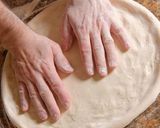 Foto del paso 6 de la receta: Pizza casera con harina 000 o 0000