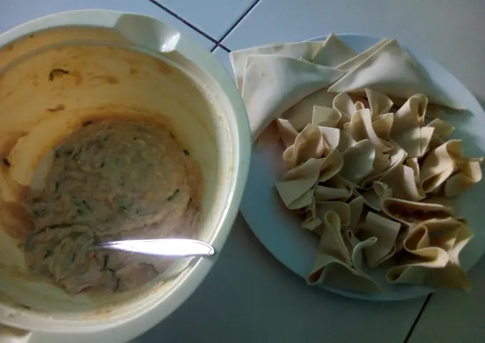 Langkah-langkah untuk membuat Cara bikin Sup pangsit rumahan sederhana