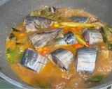 Foto langkah ke 4 dari resep Ikan tongkol kuah asam kemangi.