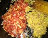 Foto del paso 2 de la receta: Calabacita rellena en salsa de chapulín