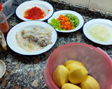 Foto del paso 1 de la receta: Guisado de calamarcitos y patatas