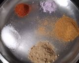 टेस्टी चटपटी रवा व्हील(Tasty chatpati rawa wheel recipe in hindi)) रेसिपी चरण 2 फोटो