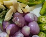 A picture of step 1 of One pot Okra Curry.