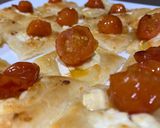 Foto del paso 6 de la receta: Hojaldritos de queso de cabra, cebolla caramelizada y cherry