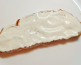 Foto del paso 3 de la receta: Tosta de salmón ahumado