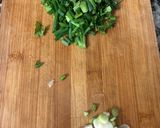 Hình bước làm 2 của món Măng xào lòng gà