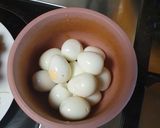 Foto del paso 1 de la receta Salchichas con guisantes y huevos de codorniz