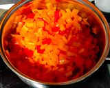 Une image de l'étape 1 de Pâtes sauce crémeuse aux poivrons et chèvre.