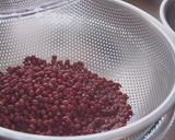 A picture of step 2 of ''ANKO / KOSHI-AN'' (Smooth and Sweet Red Bean Paste / Azuki Bean Paste).