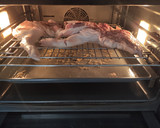 Foto del paso 3 de la receta: Cochinillo al horno
