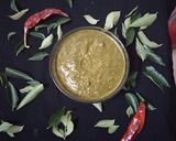 A picture of step 3 of Kadipatta chutney.