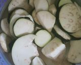 A picture of step 1 of Bhigara aloo baingan.