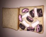 A picture of step 1 of Mashmallow sandwich.