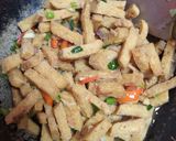 Foto langkah ke 4 dari resep Sambal goreng tempe menjes/tempe kapuk.