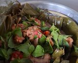 Foto langkah ke 6 dari resep Ayam Kukus Daun Pisang*.