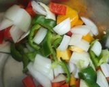 Hình bước làm 2 của món Bò lúc lắc ngũ sắc