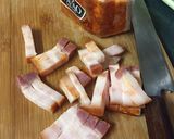 Hình bước làm 1 của món Cải Brussels xào bacon