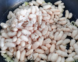 Foto del paso 2 de la receta: Alubias blancas con verduras y salsa de pimientos