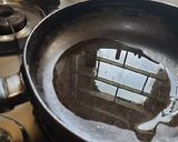 A picture of step 2 of Egg masala gravy.