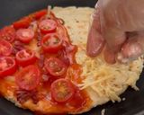 Foto langkah ke 5 dari resep Pizza Singkong Merah Putih dengan Teflon.