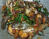 Foto langkah ke 3 dari resep Ikan kecap cabe ijo.