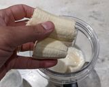 A picture of step 2 of Banana, peanut butter and cinnamon dairy-free Smoothie.