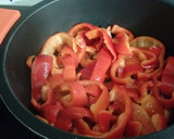 Foto del paso 7 de la receta: Coquelet o picantón asado y salteado de pimientos con alcaparras y romero