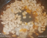 Foto del paso 8 de la receta: Judías blancas con langostinos y chirlas enfadadas