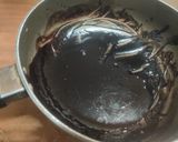 A picture of step 5 of Chocolate lolly pops Christmas spoon.