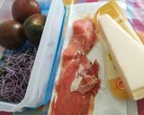 Foto del paso 1 de la receta: Ensalada de kumato con jamón, grana padano y brotes