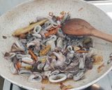 Foto langkah ke 6 dari resep Tumis Cumi Pete.
