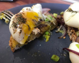Foto del paso 10 de la receta: Huevos Touché! Tosta de huevos poché, sobre ajo puerro y cebolla morada