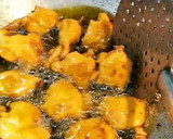 A picture of step 4 of Kanda bhajiya.
