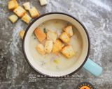 Gambar langkah 10 resipi Cream of Chicken Soup with Croutons.