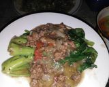 Foto langkah ke 4 dari resep Pakchoy Saus Daging Lada Hitam.