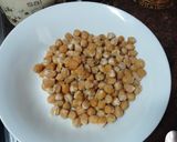 Foto del paso 1 de la receta: Garbanzos con sepia y gambas