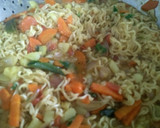 முட்டை காய்கறி நூடுல்ஸ் (Muttai kaaikari noodles recipe in tamil) ரெசிபி ஸ்டேப் 4 புகைப்படம்