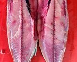 Foto del paso 4 de la receta: Lomo de bonito marinado en sal granulada y fish masala
