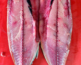 Foto del paso 4 de la receta: Lomo de bonito marinado en sal granulada y fish masala