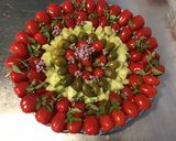 Une image de l'étape 9 de Salade de tomates cerises, concombre,câpres italiennes et basilic en fleur.