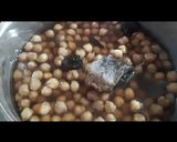 A picture of step 1 of Punjabi Chole Masala.