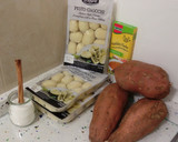 Foto del paso 1 de la receta: Gnocchis de pesto con crema de roquefort y crema de batatas