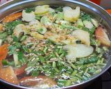Hình bước làm 6 của món Lẩu chua giải ngán cho cuối tuần sum họp