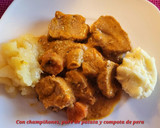 Foto del paso 16 de la receta: Solomillo en salsa con champiñones, puré de patata y compota de pera