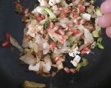 A picture of step 6 of Steamed Lettuce Roll.