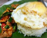 รูปขั้นตอนการทำที่ 1 ของ ข้าวผัดพริกแกงหมูไข่ดาวสุก