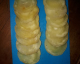 Foto del paso 2 de la receta: Lonjas empanizada con yuca salteada...🇸🇻