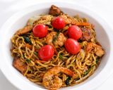 Foto langkah ke 7 dari resep Mie Goreng Ulang Tahun dengan Telur Puyuh Merah.
